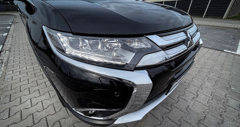 Mitsubishi Outlander cena 104550 przebieg: 54000, rok produkcji 2017 z Poznań małe 301